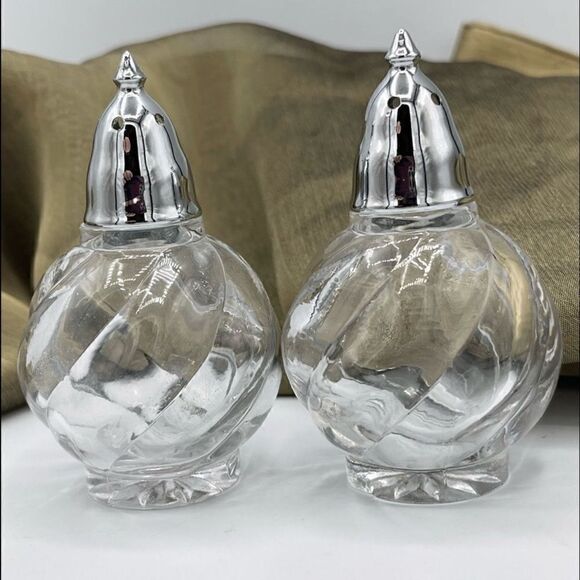 Vintage Swirl Clear Pressed Glass Chrome Metal Salt Pepper Shakers - Picture 3 of 12